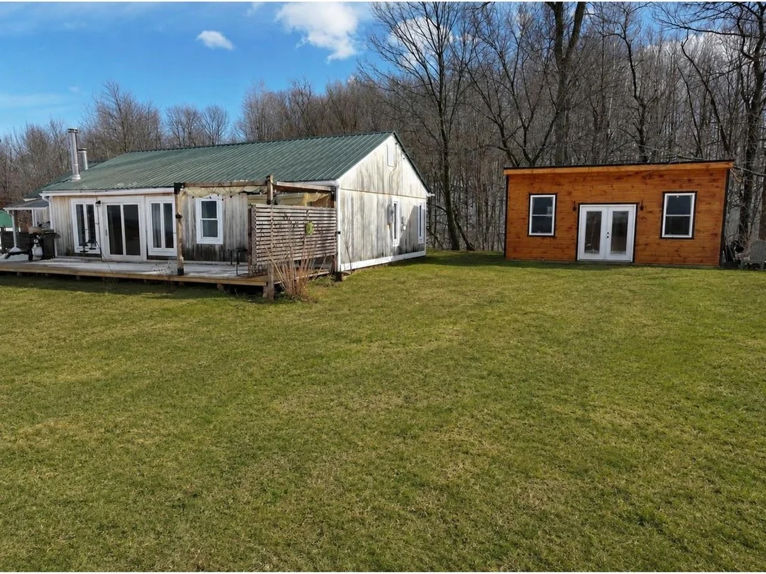 Photo of 2882 Perley