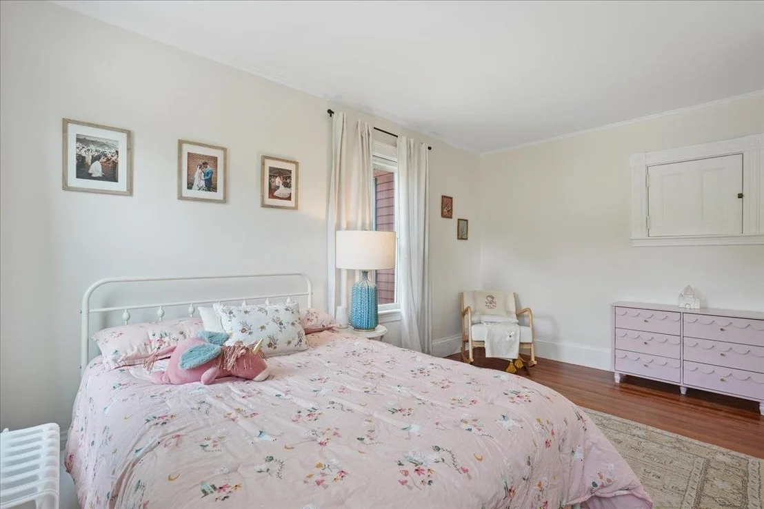 Photo of 102 East Broadway