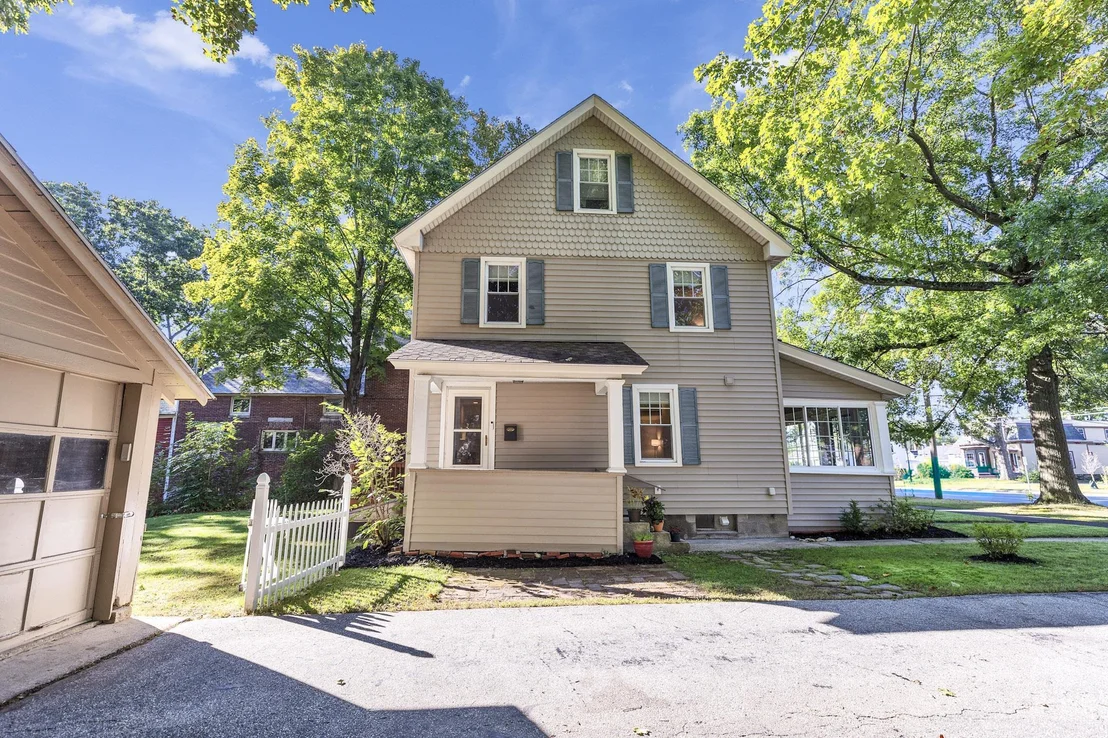 Photo of 370 Main