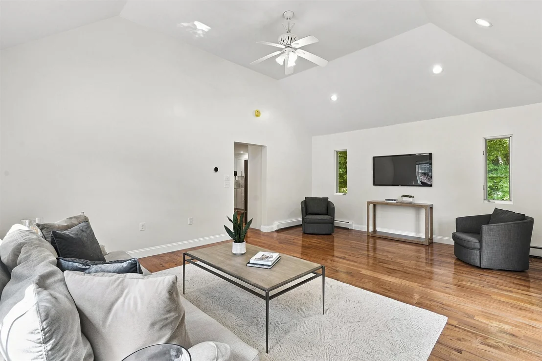 Photo of 9 Alexandra