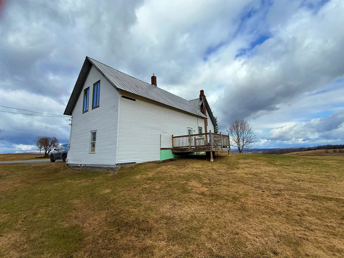 Photo of 2570 Maple Hill