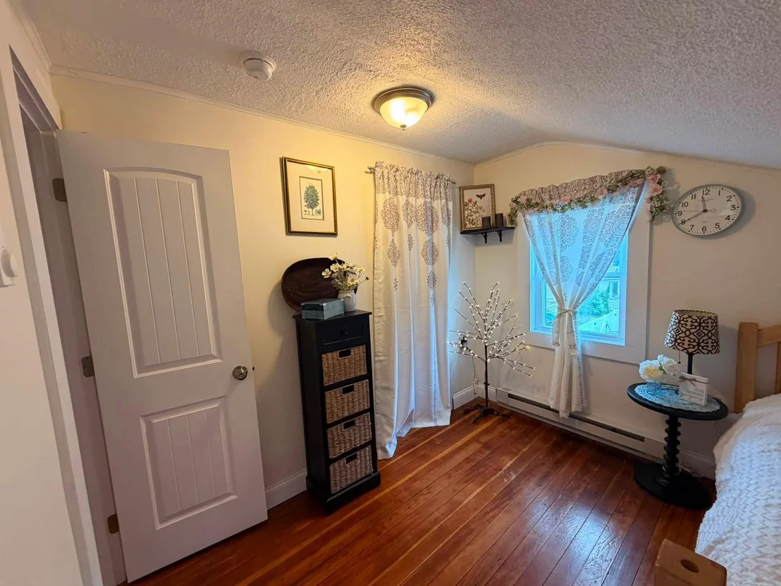 Photo of 98 Maple
