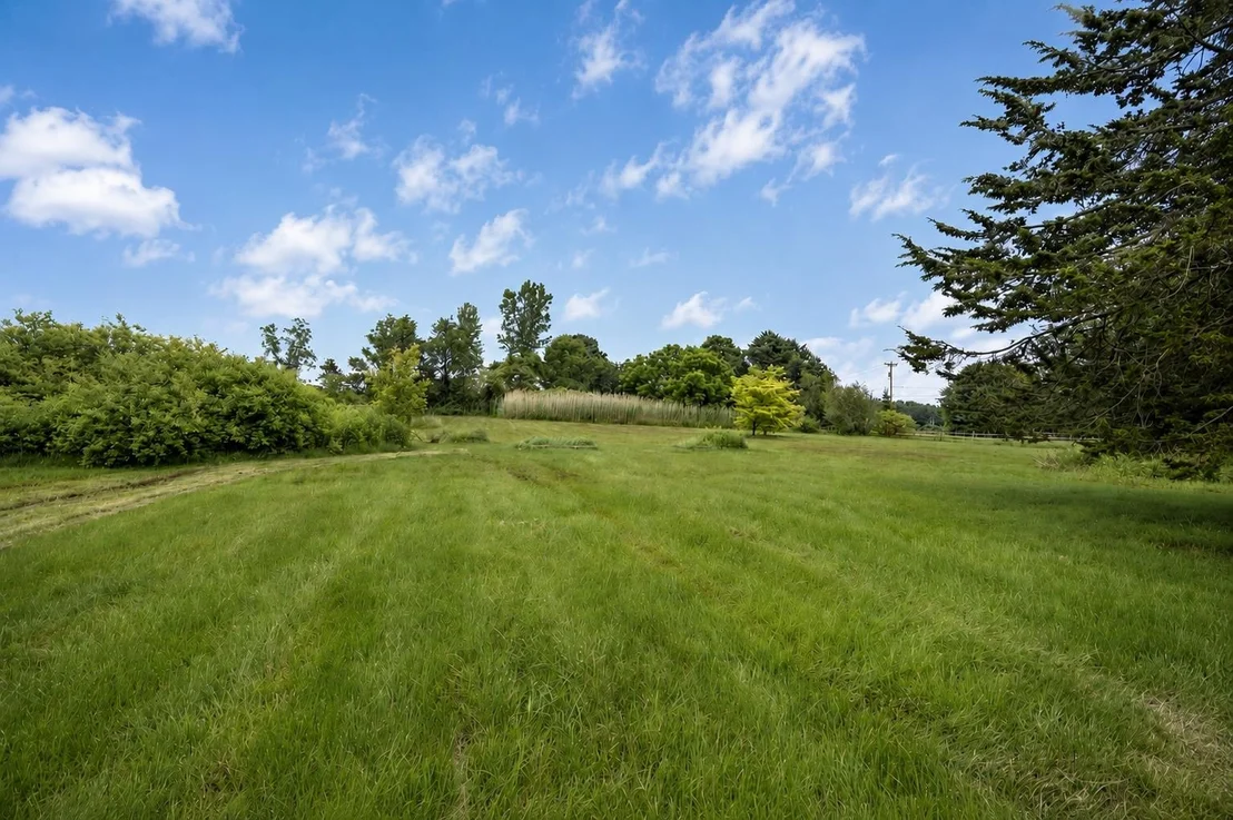 Photo of 2835 Mountain View