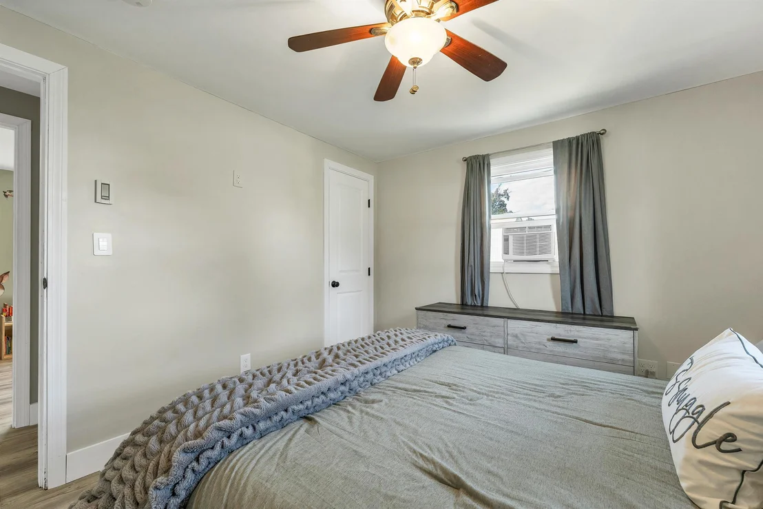 Photo of 6 Emerson