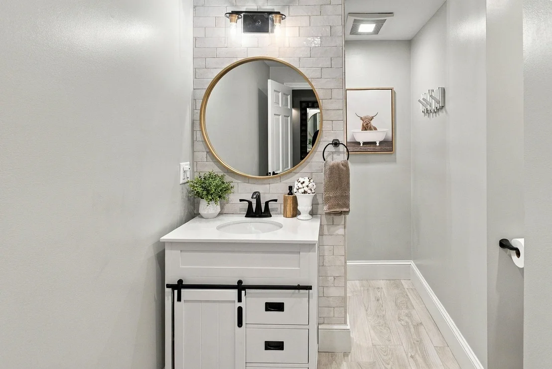 Photo of 9 Holt