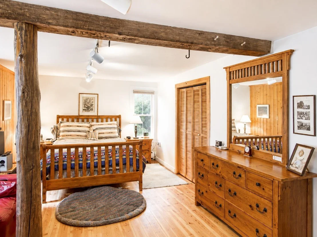Photo of 212 Thrall