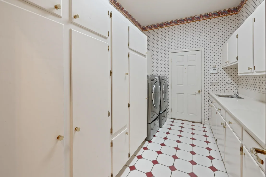 Photo of 932 McNamara