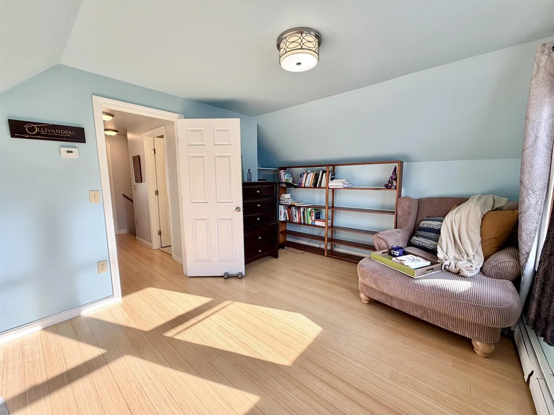 Photo of 23 Guyette