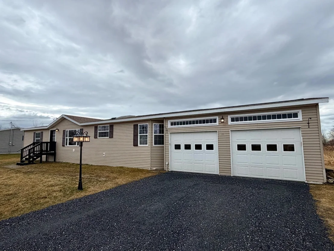 Photo of 111 Deso