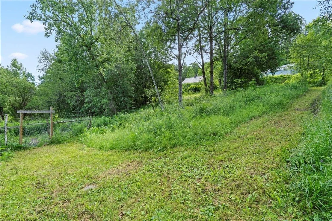 Photo of 3058 Perley