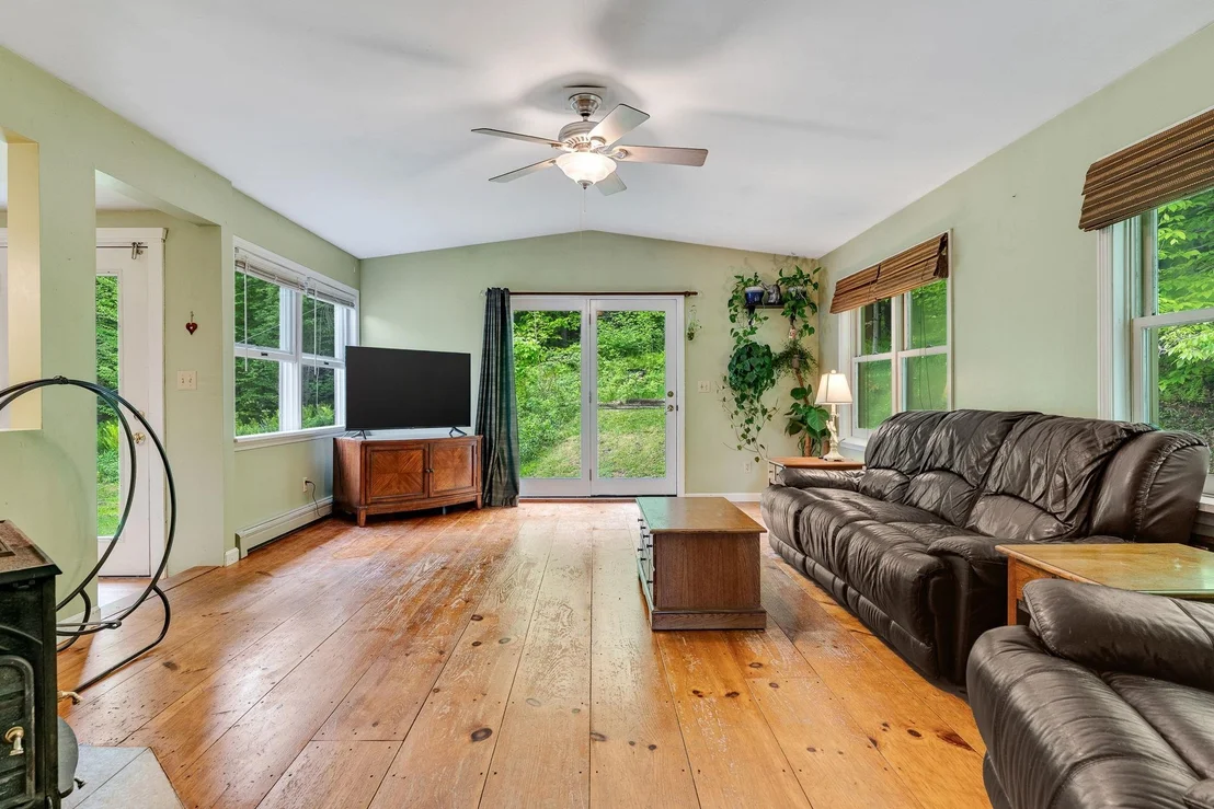 Photo of 387 Foote Brook