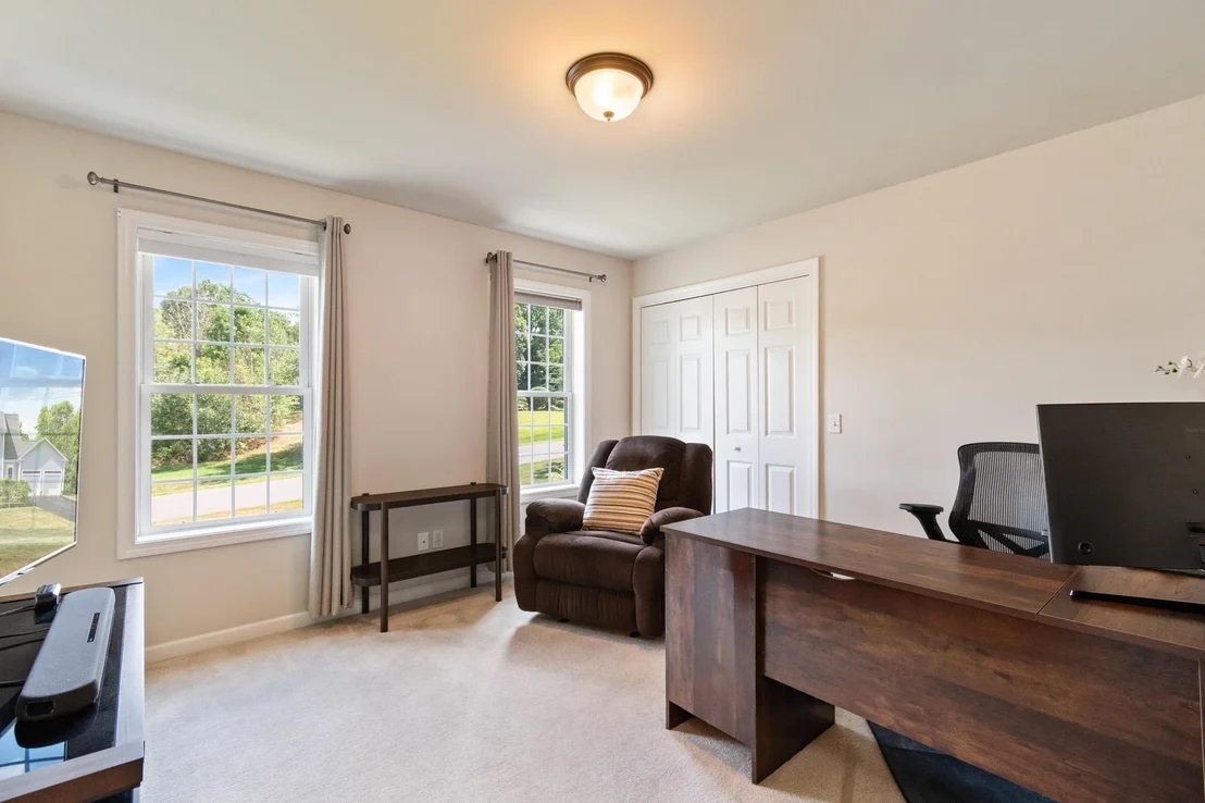 Photo of 900 Ledgewood