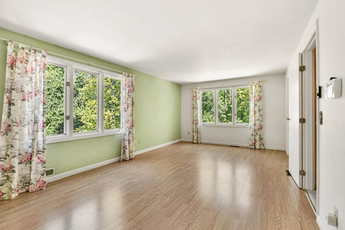 Photo of 84 Stinson