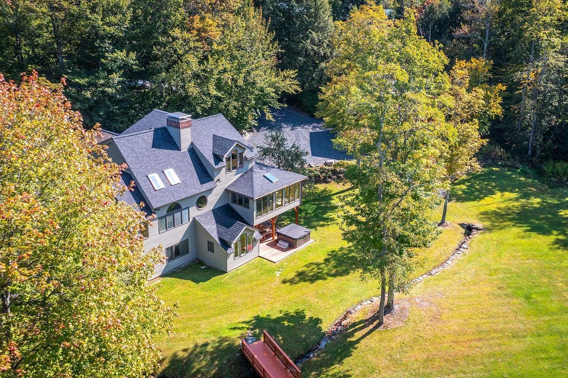 Photo of 426 Roaring Brook