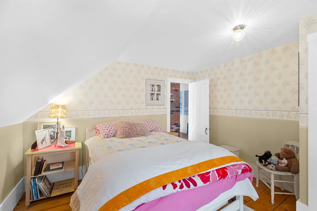 Photo of 323 Calais