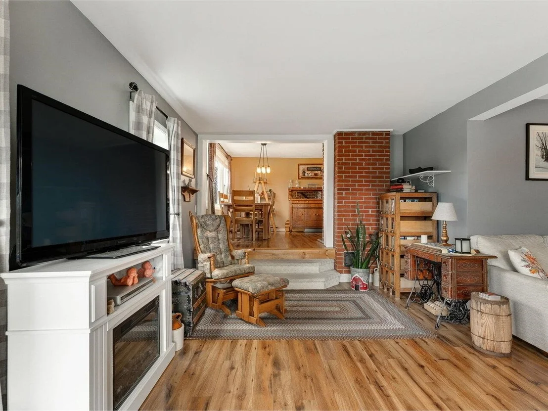 Photo of 771 Robinson