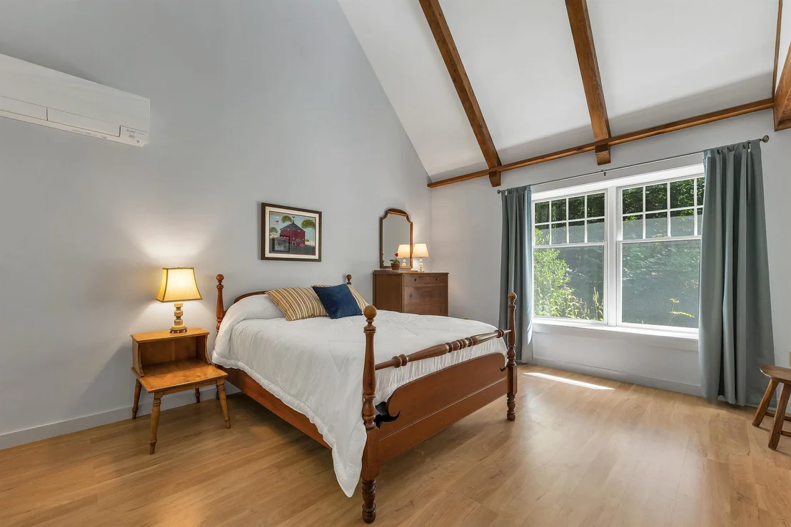 Photo of 370 Hawk Pine
