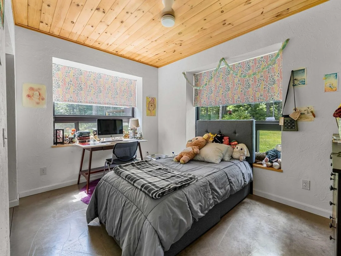 Photo of 48 Carlson