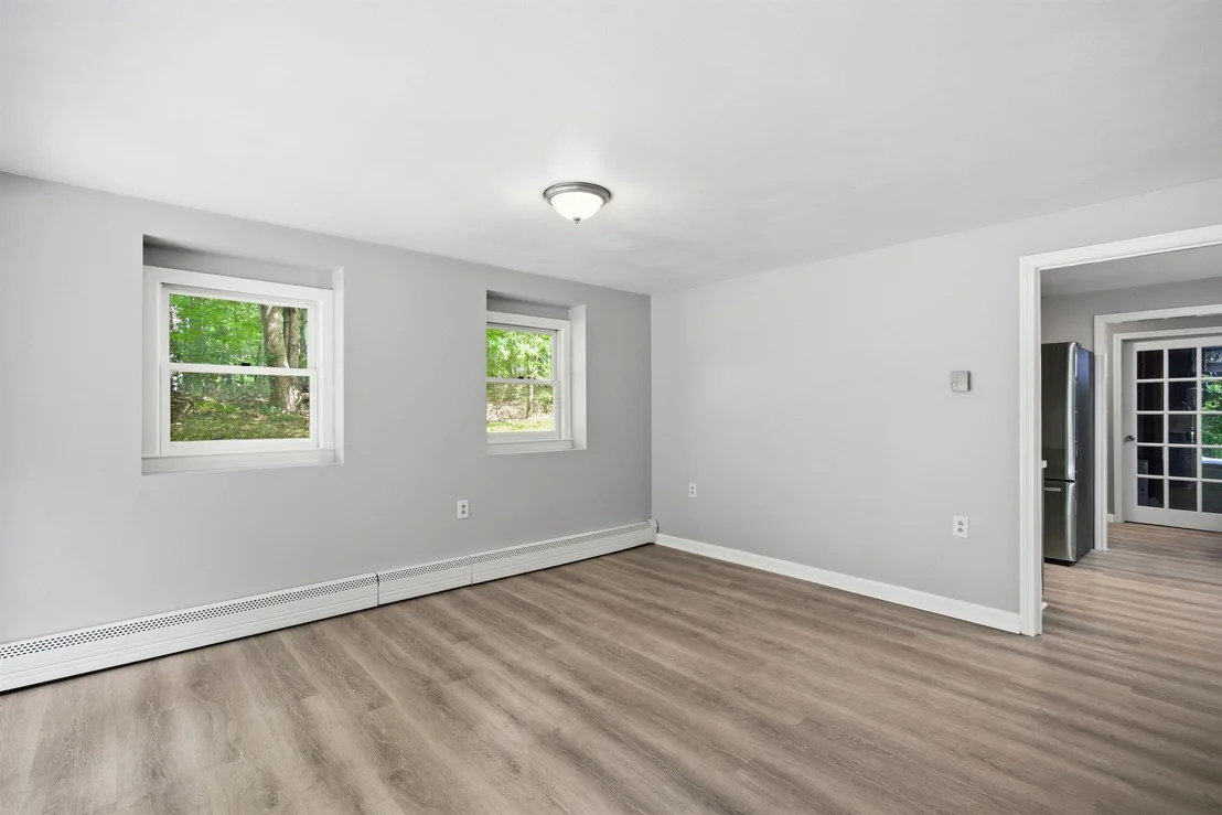 Photo of 135 Lower Straw