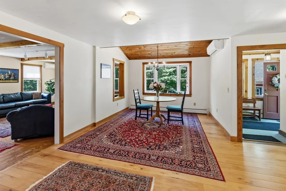Photo of 1087 County