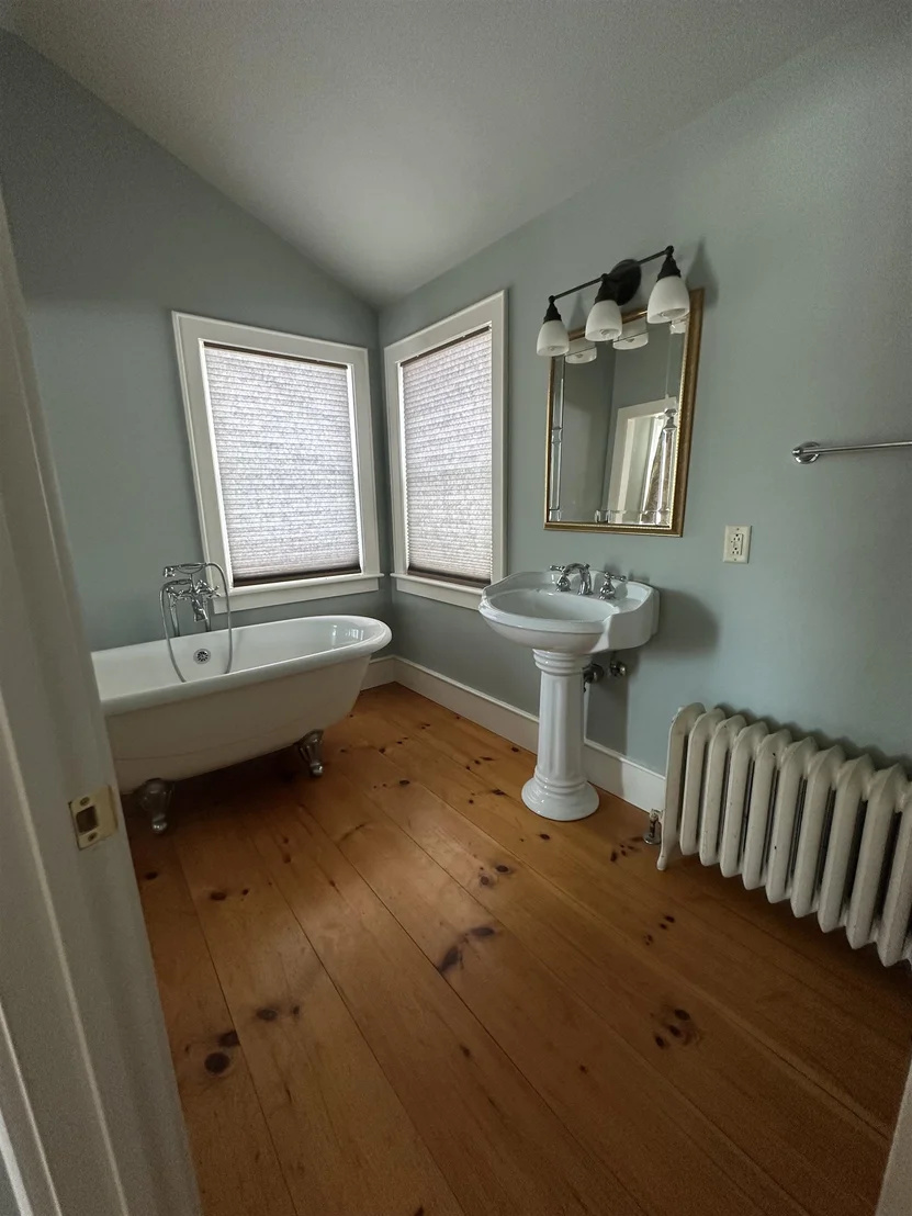 Photo of 2112 Middle