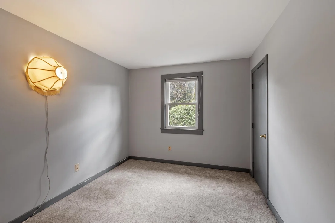 Photo of 654 Daniel Webster