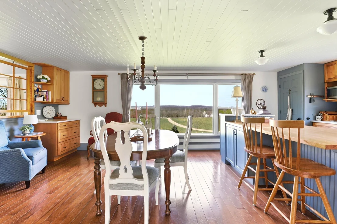 Photo of 557 South Barnstead