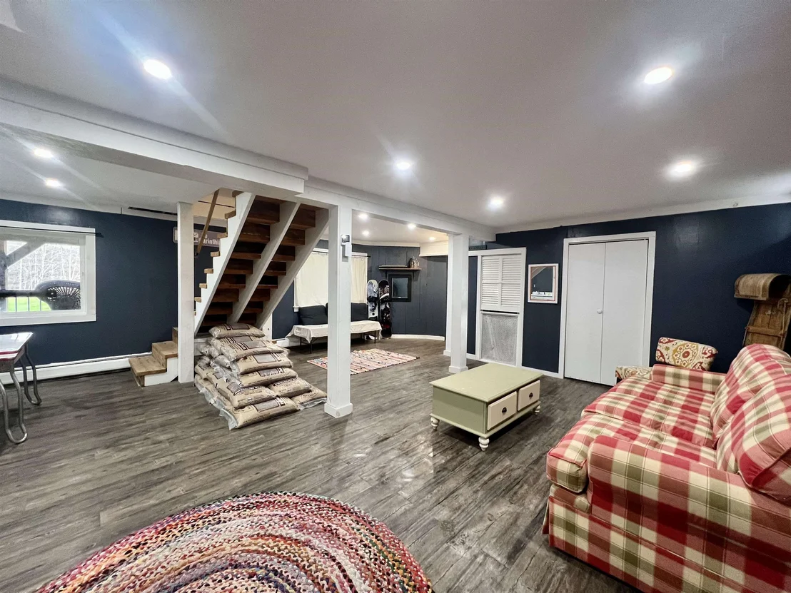 Photo of 883 Smead