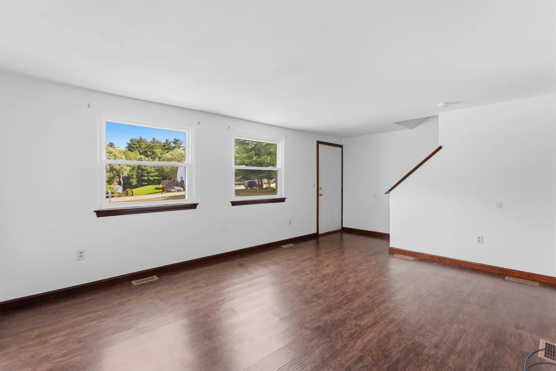 Photo of Unit UNITLUNITR at 31 Juniper