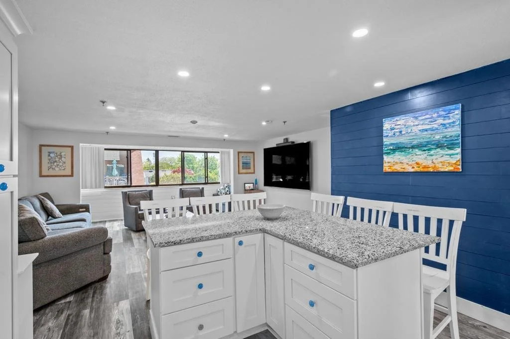 Photo of Unit 5 at 989 Ocean