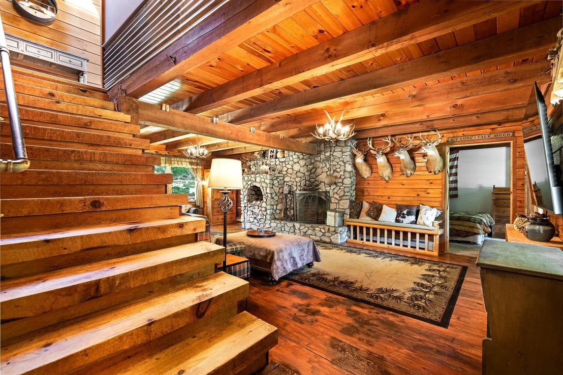 Photo of 708 2Nd Crown Point