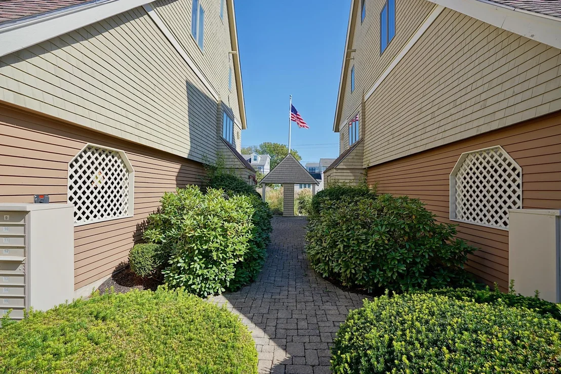 Photo of Unit 27 at 989 Ocean