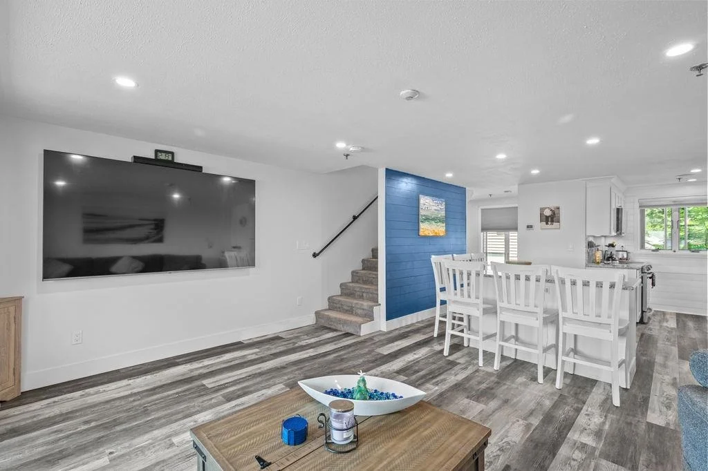 Photo of Unit 5 at 989 Ocean