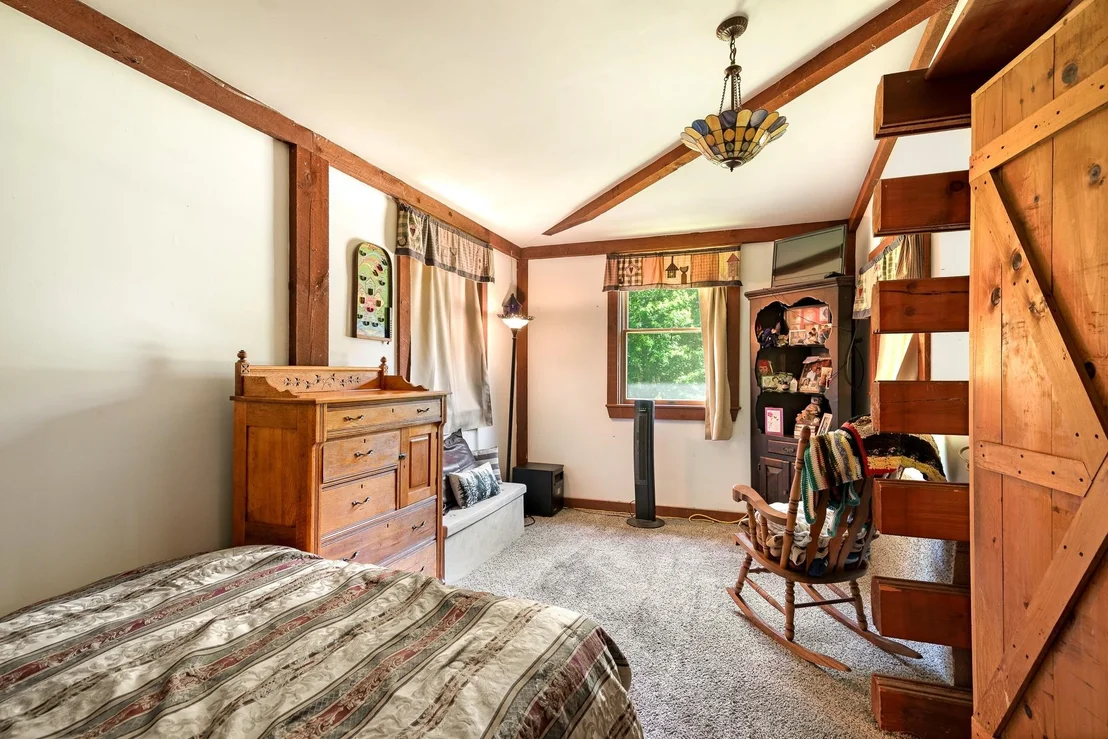 Photo of 708 2Nd Crown Point