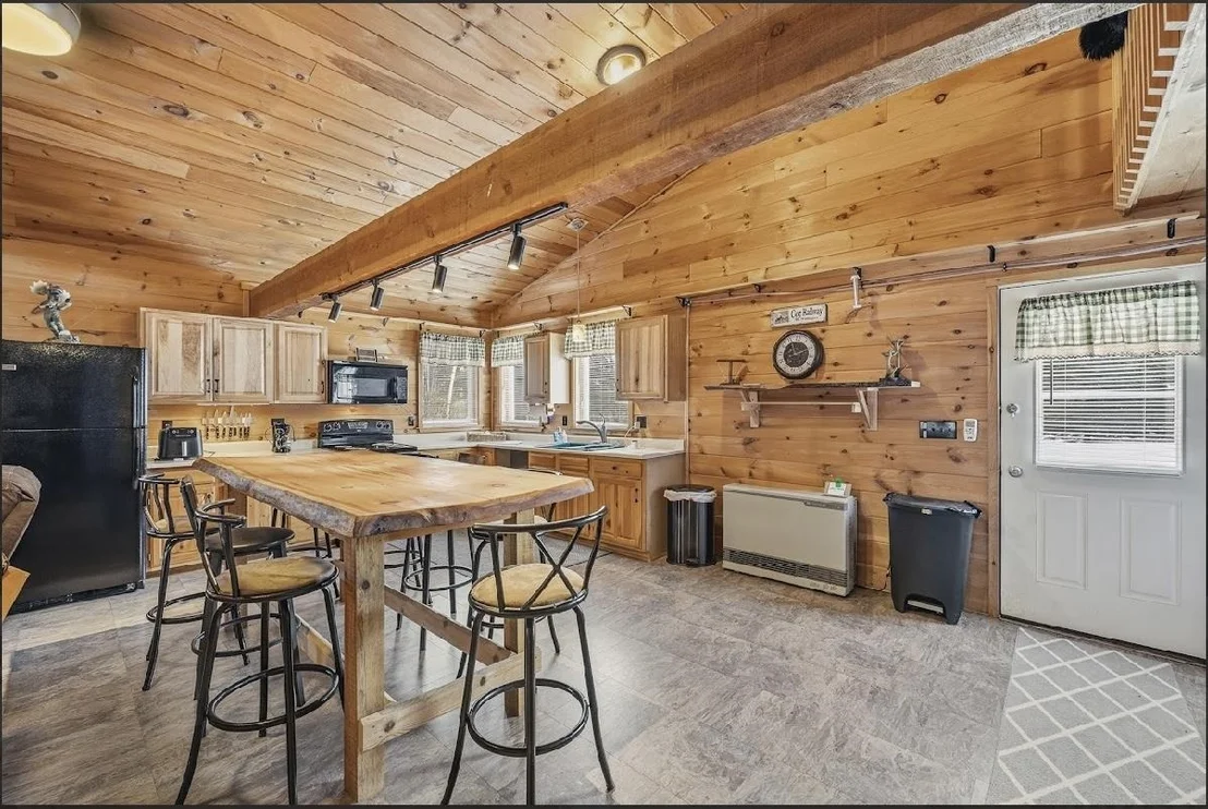 Photo of 2142 Halls Stream