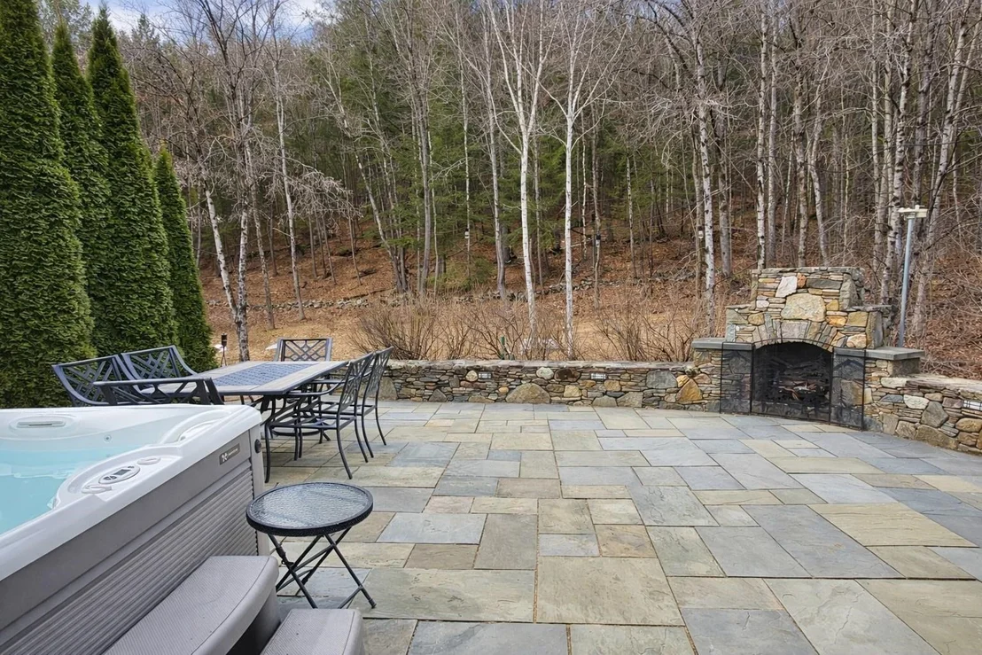 Photo of 692 Old Walpole