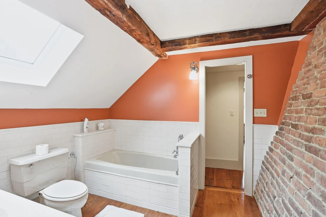 Photo of 515 E Surry