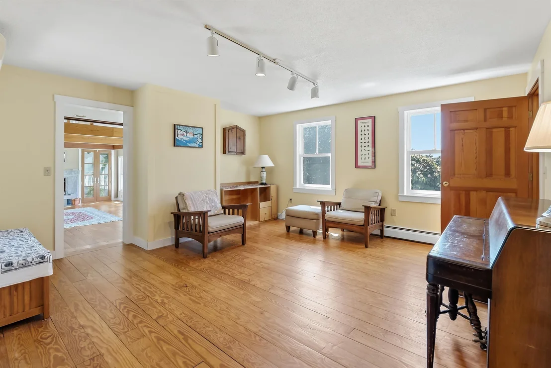 Photo of 1087 County