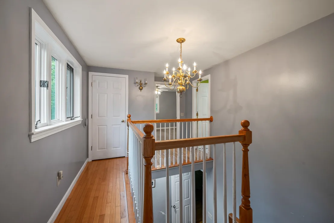 Photo of 100 Colonial