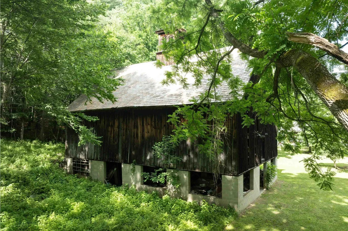 Photo of 225 River Road South