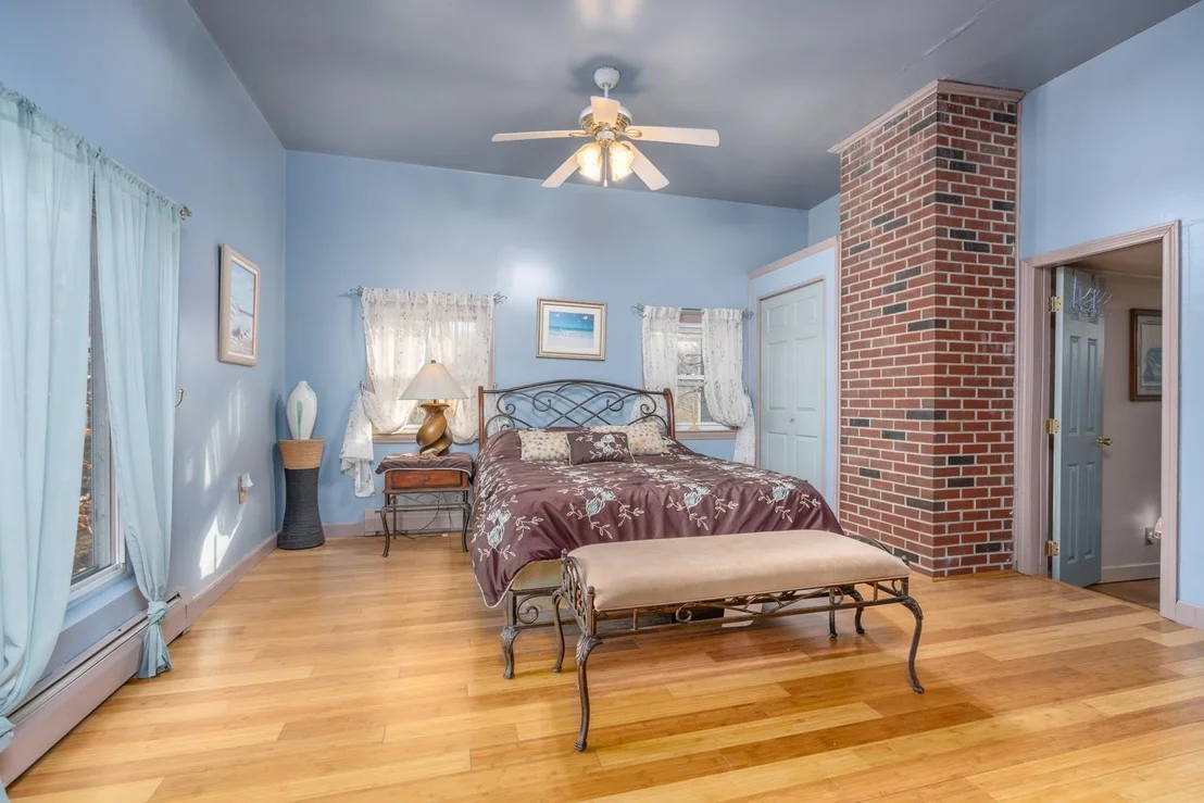 Photo of 140 Mountain View