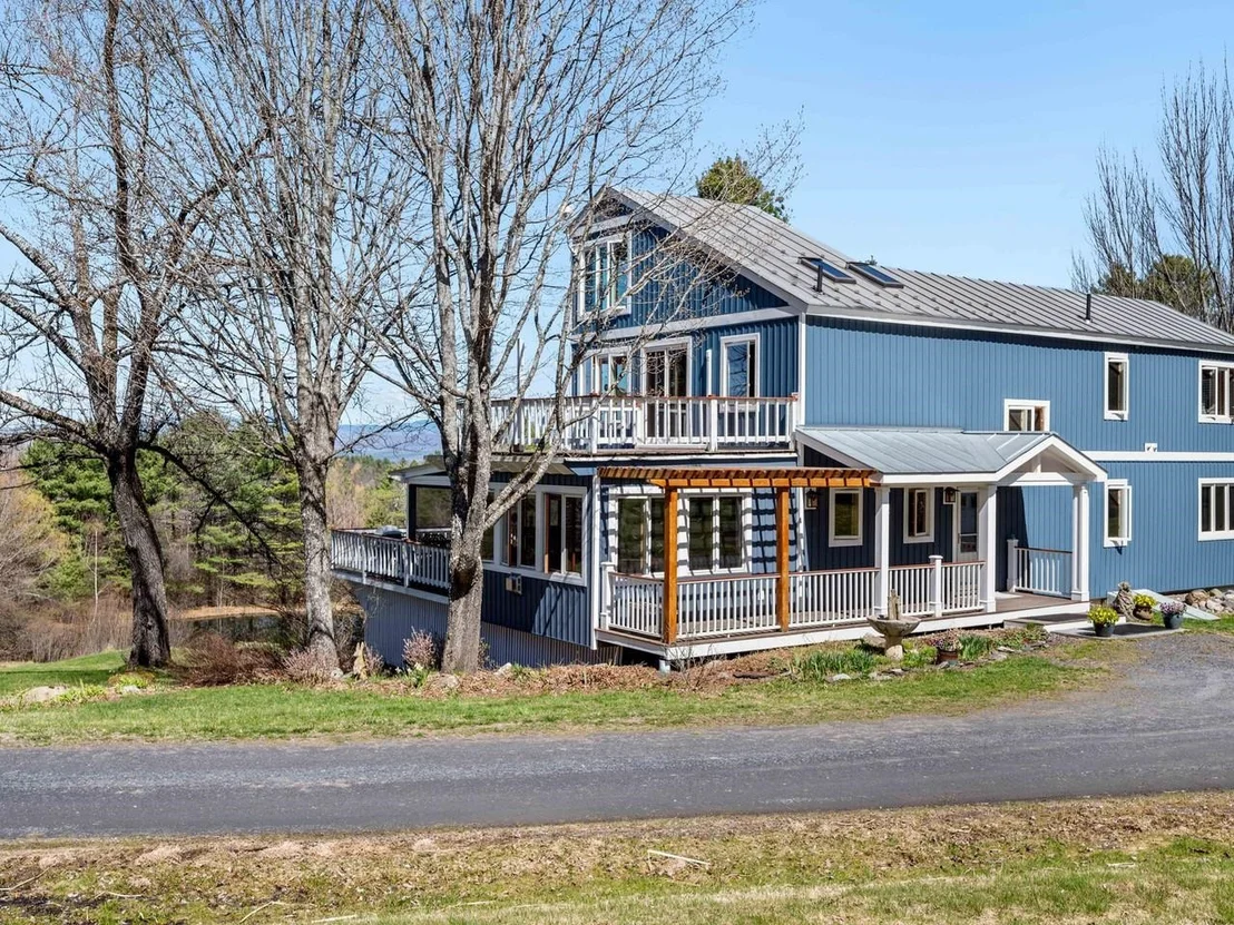 Photo of 2381 Middle