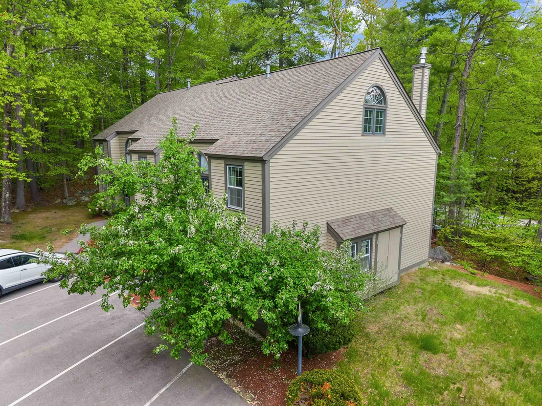 Photo of Unit 207 at 1465 Hooksett