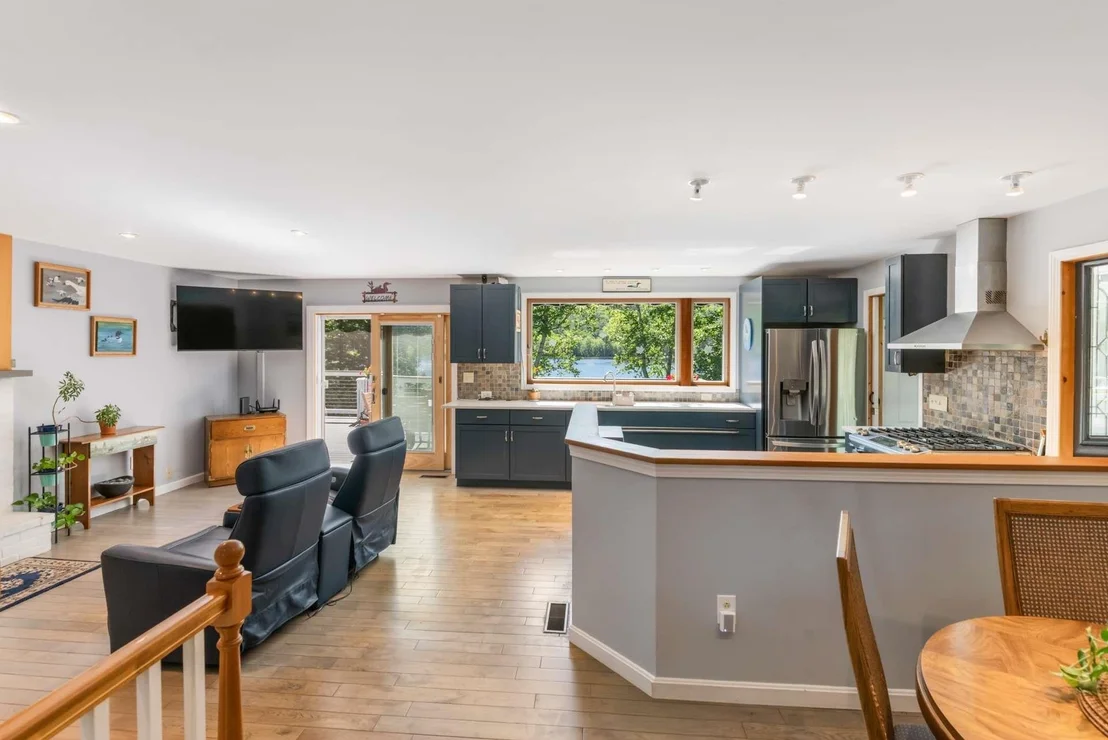 Photo of 215 Stocker Pond