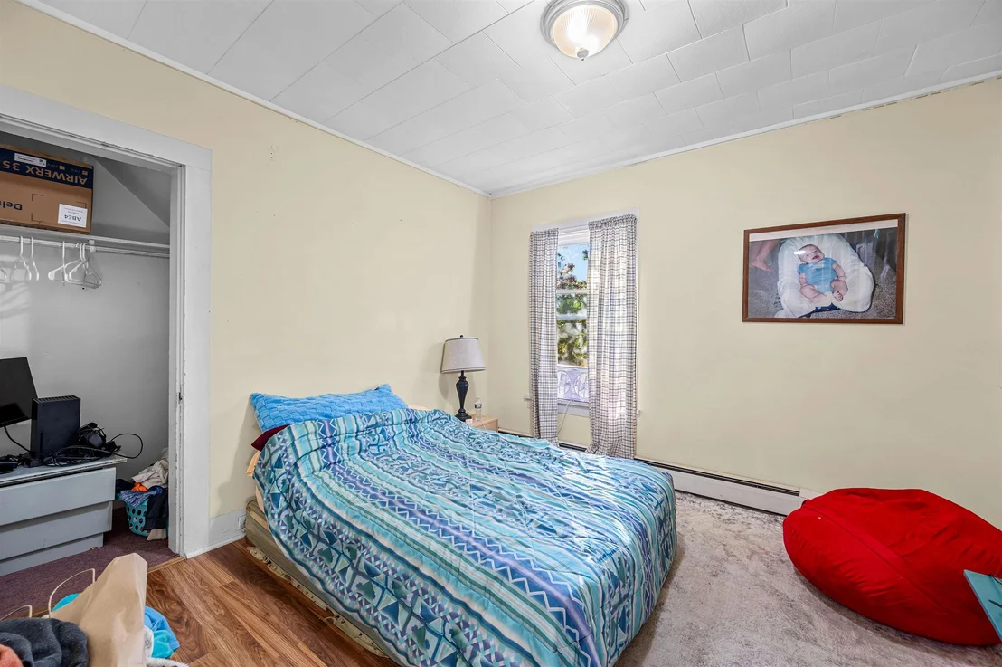 Photo of 21 River Road W