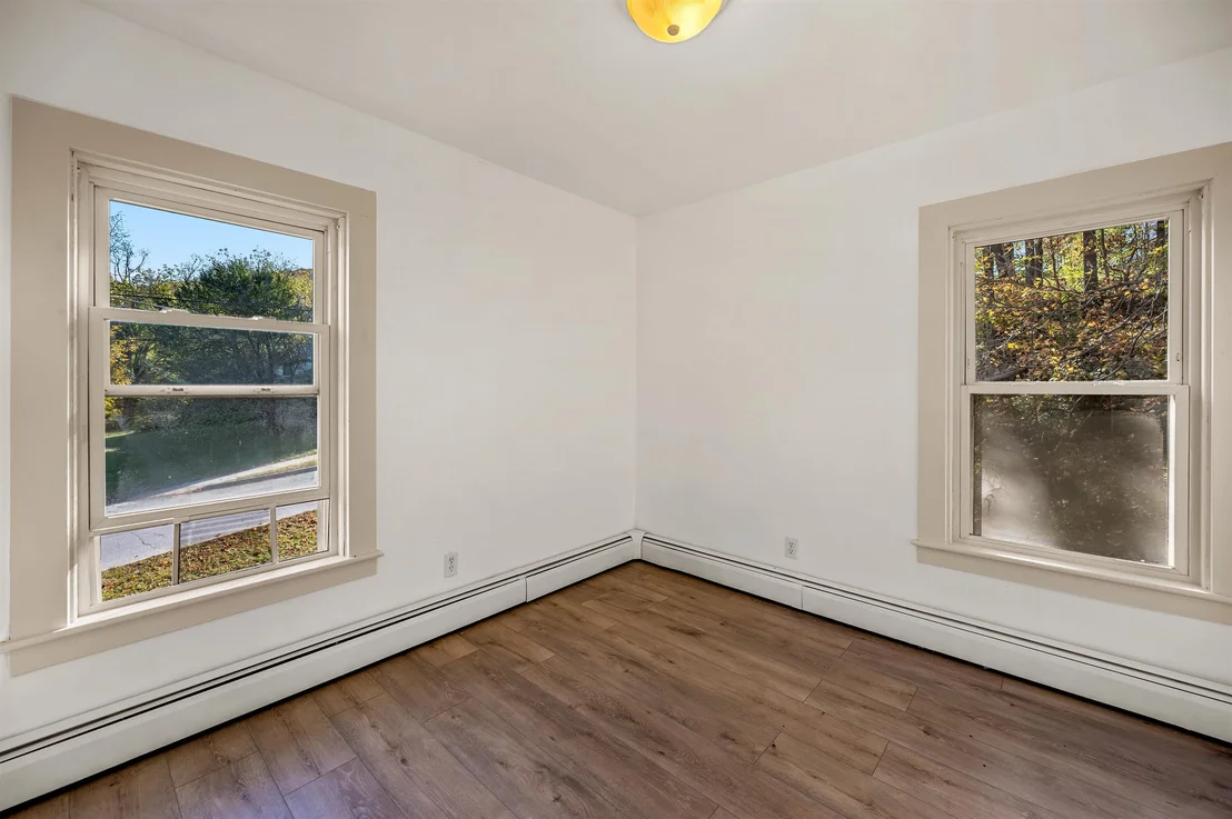 Photo of 21 River Road W