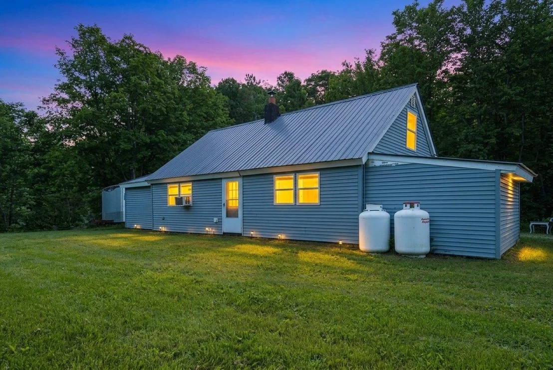 Photo of 3058 Perley
