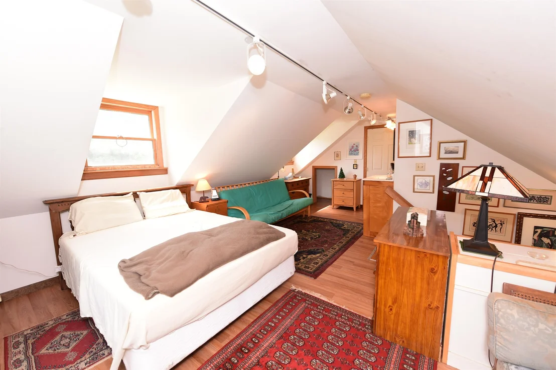 Photo of 23 Acorn
