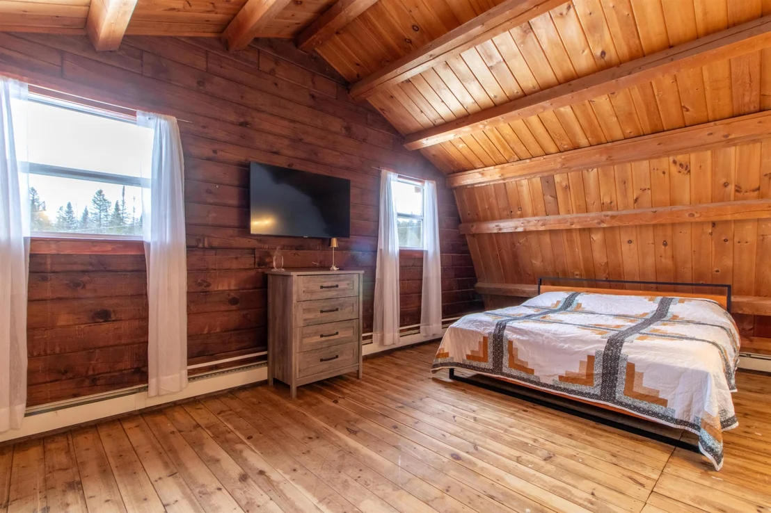 Photo of 2431 Roaring Brook