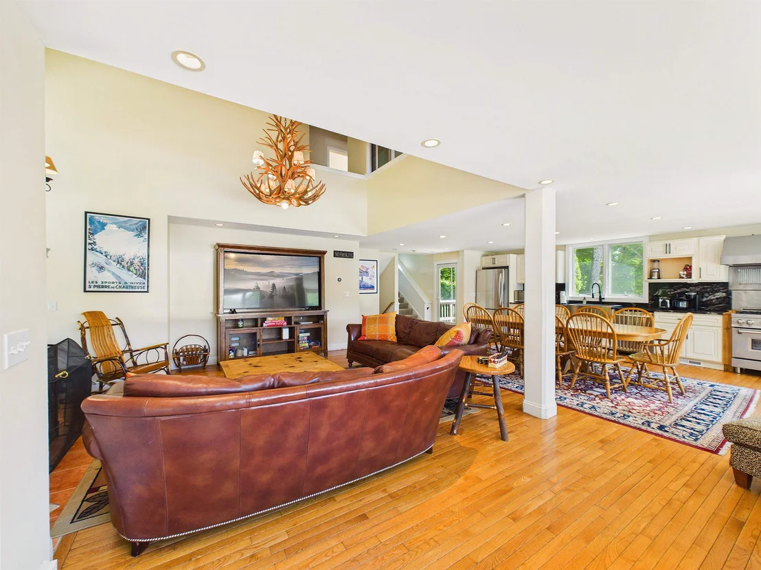Photo of Unit UNITD at 300 Trailside